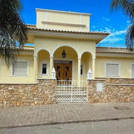 فيلة Colina Rio *